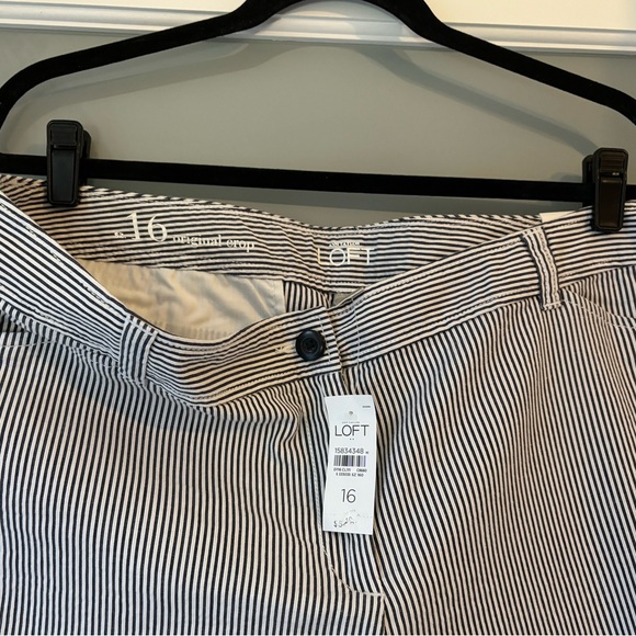 Ann Taylor Loft Seersucker blue stripe Capri pants 16 - Picture 4 of 5